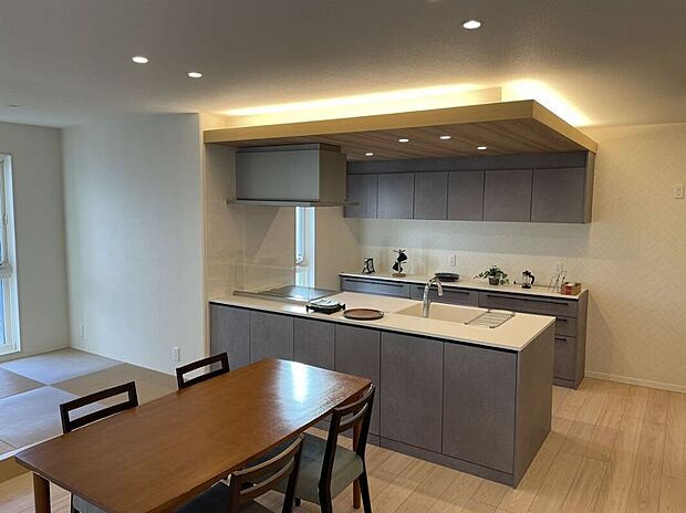 【【価格改定】No.15/キッチン】家事をしながら家族とコミュニケーションが取れる対面式キッチン(26年1月撮影)
※インテリアや家具は含まれません