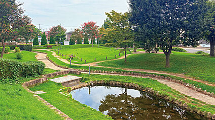 本郷近隣公園 約590m～650m(徒歩8分～9分)