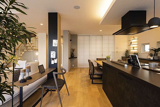 【【参考インテリア】】シックな色味で統一されたキッチン&ダイニング
※お客様のご希望に合わせてインテリアコーディネーターがご提案します