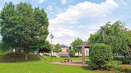 本郷第三街区公園 約780m～810m(徒歩10分～11分)