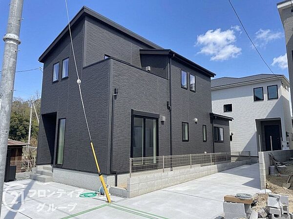 外壁にサイディング材を使用したおしゃれな外観。色柄バリエーションが豊富なため、住まいの表情を豊かに表現してくれます。また、雨で汚れを落としてくれます！