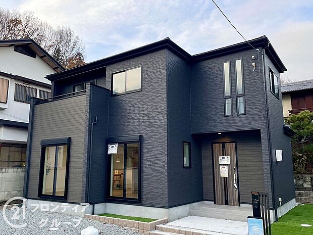 キレイが長持ちする高性能外観、雨で汚れを浮かして洗い流してくれます！