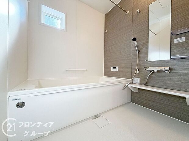 機能的で清潔なバスルームで、快適な生活を実現します。毎日の疲れを癒すリフレッシュタイムをお楽しみください。