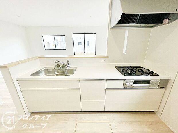 お手入れが楽に行える換気扇やステンレスワークトップは毎日お料理する奥様の味方！