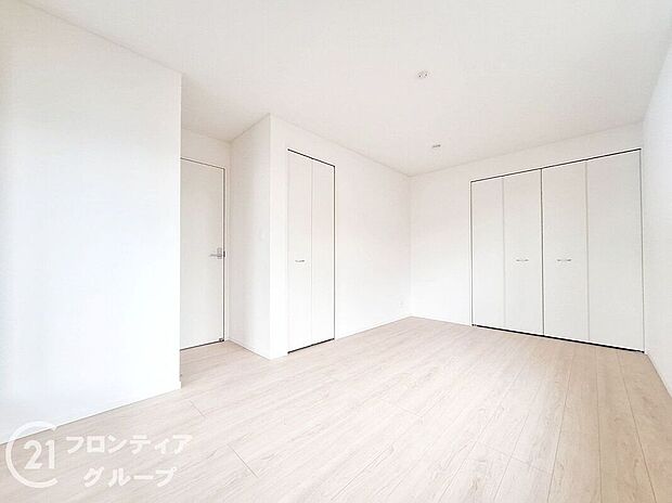 こちらのお部屋はバルコニーに面しており、日当たり、通風ともに良好です！