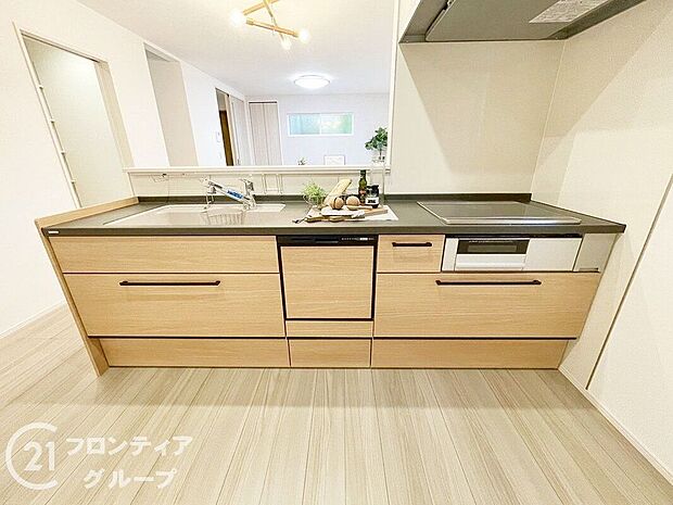 キッチンは、料理を楽しむための機能的な空間で、効率的な作業をサポートします