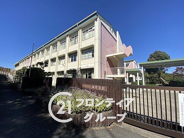 天理市立西中学校（約2,000m）