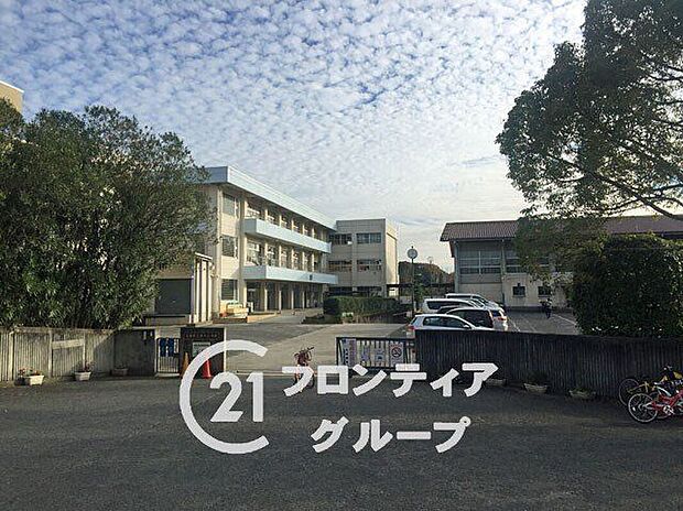 生駒市立真弓小学校（約1,210m）