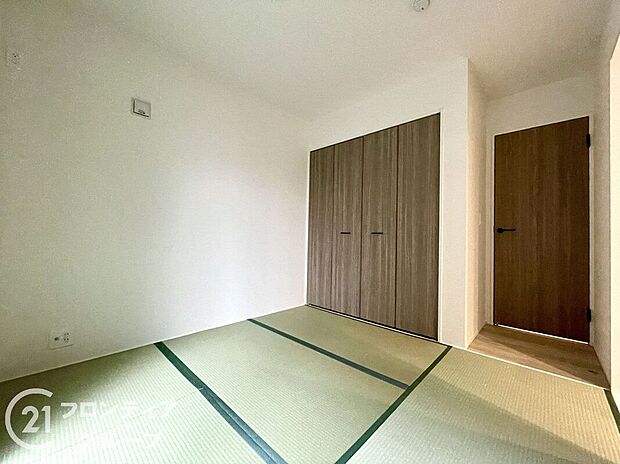 【子供部屋】新しいい草香る畳スペースは、使い方色々!客室やお布団で寝るときにぴったりの空間ですね。