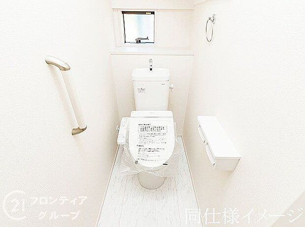 【トイレ】トイレは１階と２階の２カ所に設置！階段を上り下りせずに使用できるので、高齢の方にも安心です！