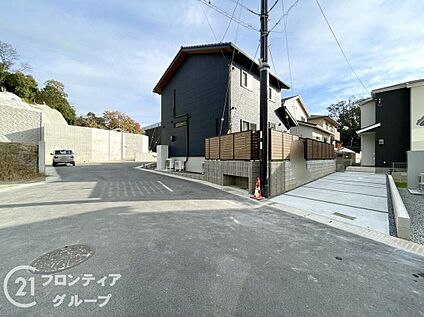 前面道路含む外観