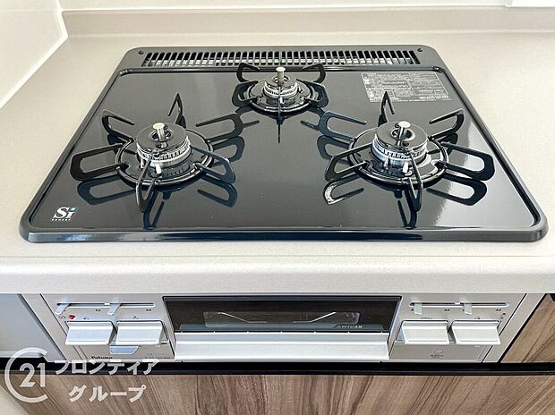 【その他設備】お手入れしやすい３口コンロ！お料理が楽しくなりそうですね