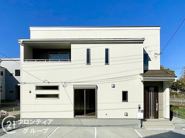 【外観】【４号棟】現地外観写真＼まるで注文住宅？新築カスタマイズ／専属のリフォームプランナーが在中！注文住宅のような理想のお家づくりを叶えます！軽微なものから大型のリフォームまで幅広く対応します♪