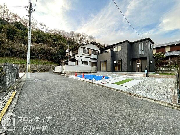 【前面道路含む外観】当社多様な物件をご用意しております