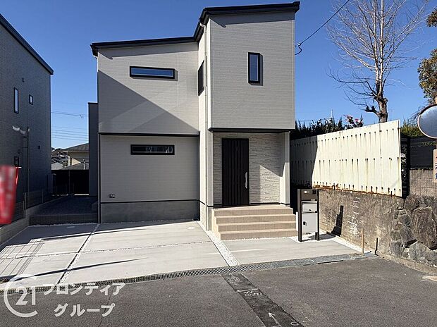 【外観】【１号棟】現地外観写真＼当社は年中無休でご案内可能／水曜日や祝日、年末年始も休まず営業！お仕事の予定を無理に変えなくともご案内、ご相談が可能です！お気軽にお問い合わせください♪