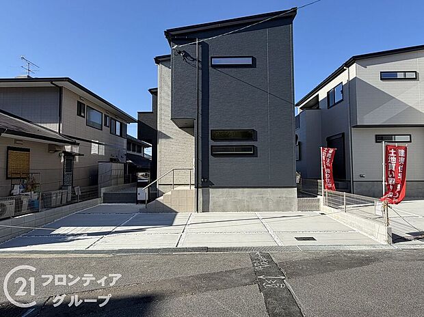 【外観】【2号棟】現地外観写真＼当社は年中無休でご案内可能／水曜日や祝日、年末年始も休まず営業！お仕事の予定を無理に変えなくともご案内、ご相談が可能です！お気軽にお問い合わせください♪