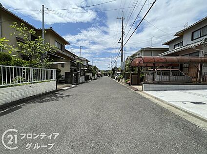 前面道路含む外観