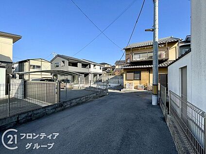 前面道路含む外観