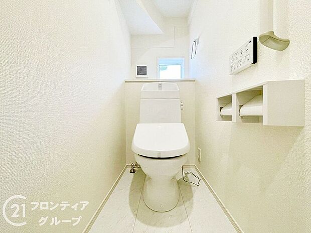 【トイレ】トイレは1階と2階の2カ所に設置!階段を上り下りせずに使用できるので、高齢の方にも安心です!