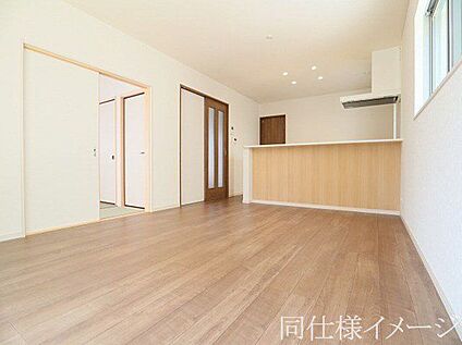 同仕様画像 (リビング)