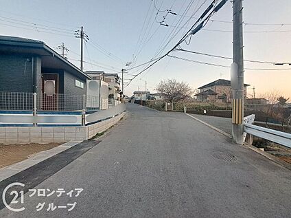 前面道路含む外観