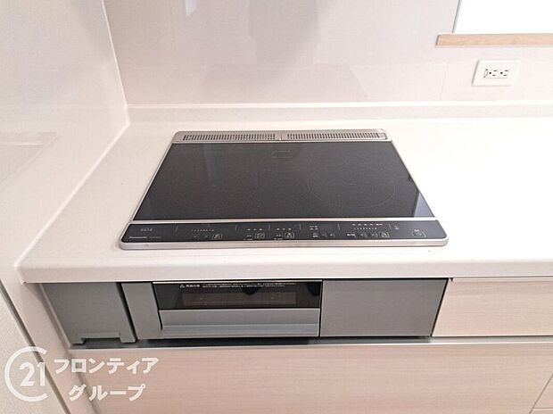 【その他設備】使い勝手のよい三つ口コンロです。ビルトインコンロで吹きこぼれのお掃除もらくらく