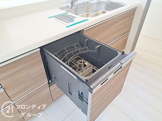 【その他設備】便利な食洗器を完備したキッチンで、家事の時間を短縮できます。毎日の食後の片付けが楽になり、家族との時間をもっと楽しめます!
