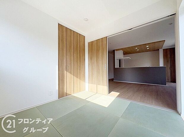 【子供部屋】新しい畳の香りのするタタミスペースは、使い方色々。客室やお布団で寝るときにぴったりの空間ですね。