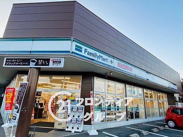 ファミリーマートエムズドラッグ学園大和店（約370m）