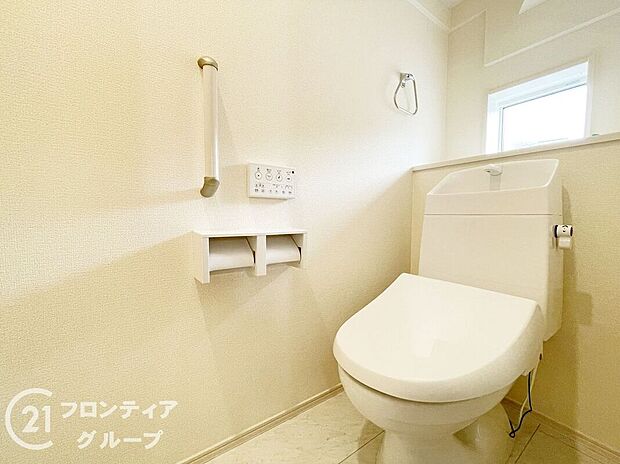 【トイレ】トイレは1階と2階の2カ所に設置!階段を上り下りせずに使用できるので、高齢の方にも安心です!