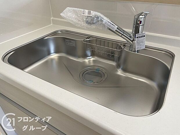 【その他設備】蛇口の先端に浄水器を内蔵。場所をとらない浄水器です。