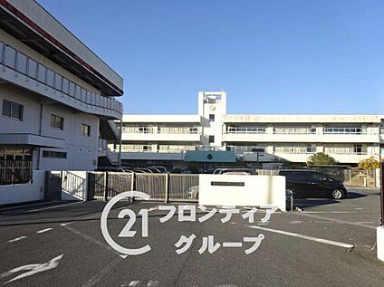 橿原市立畝傍北小学校 370m