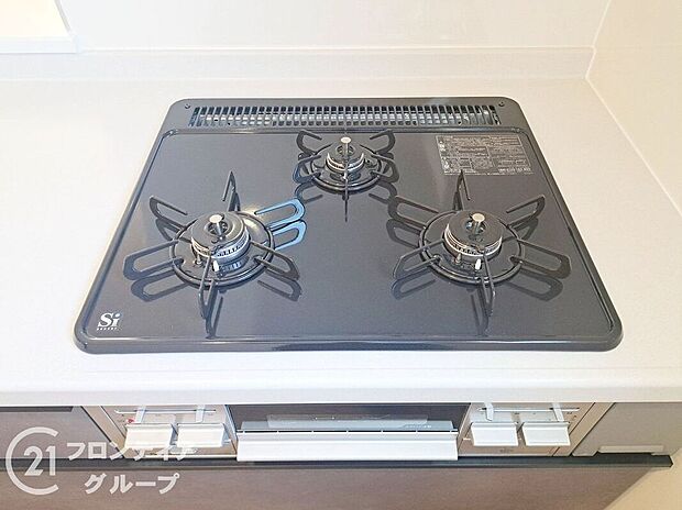 【その他設備】お手入れしやすい３口コンロ！お料理が楽しくなりそうですね