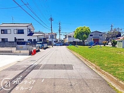 前面道路含む外観