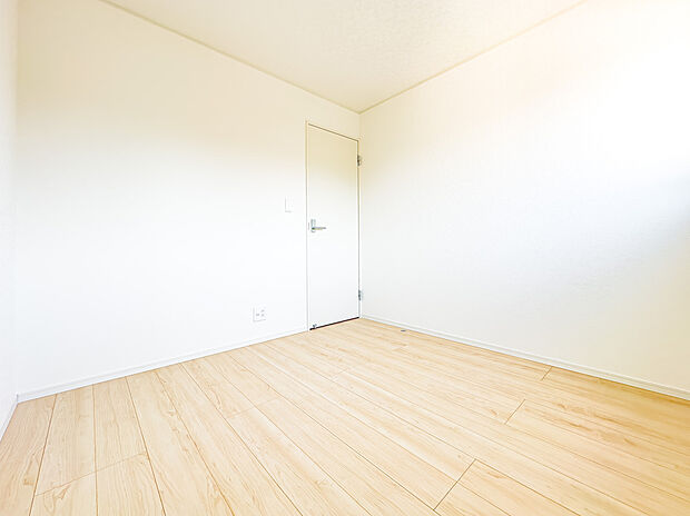 【子供部屋】子供部屋や書斎、テレワークルームなどにするにも丁度良い広さの居室。使い方は貴方次第です。