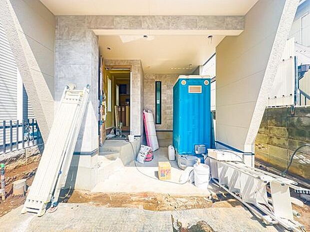 【駐車場】大切なお車を雨などからお守りする、ビルトインガレージを採用しております。(2026年3月)撮影