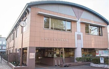 杉並区立高井戸図書館 758m(徒歩10分)