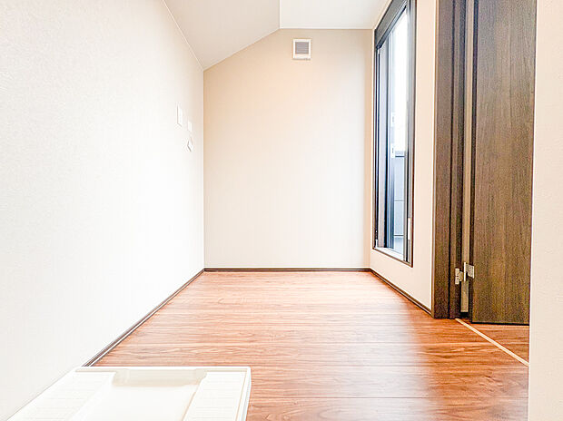 家事動線や様々な収納スペースなど無駄のない設計がされている住まいです。そのスペースの意図をしっかりと暮らしに落とし込むことで、より豊かな日々になります。