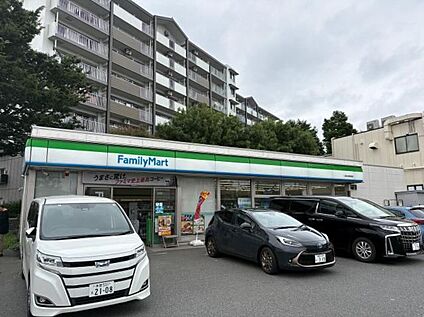 ファミリーマート三鷹台団地南店 161m(徒歩3分)