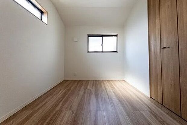 居心地の良さそうなリラックスできる空間。独立性のある建物ですので、ご自分の時間を大切にしたご家族様にぴったりです。