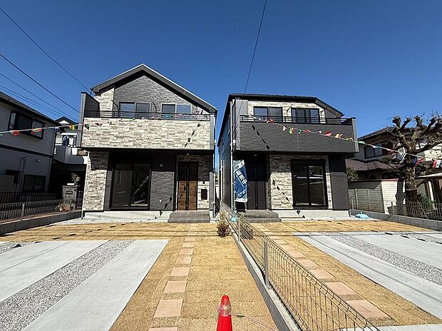 【現地外観写真】直線美が際立つ、モダンで上質な外観。機能性と美しさが融合した、現代の邸宅にふさわしい表情です。