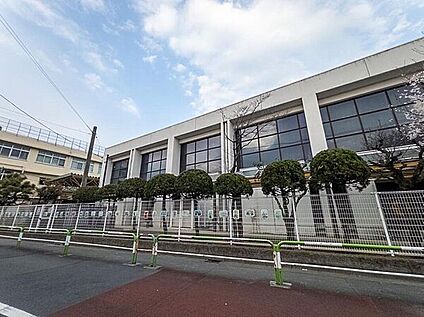世田谷区上祖師谷中学校 1360m