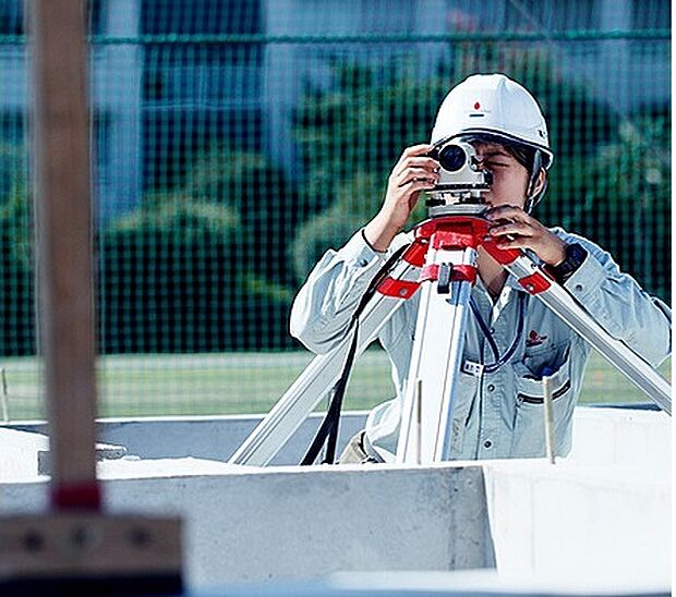 【地盤調査】地盤調査を外部機関に委託して実施し、その調査データに基づいて地盤改良(補強)工事を行っています。