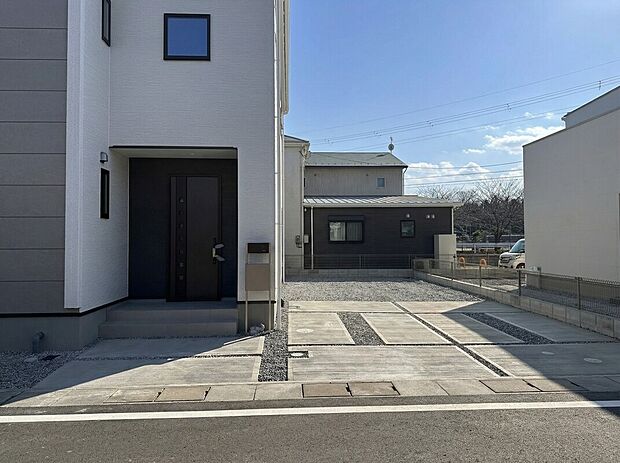 【駐車場】ゆったりと２台駐車可能です