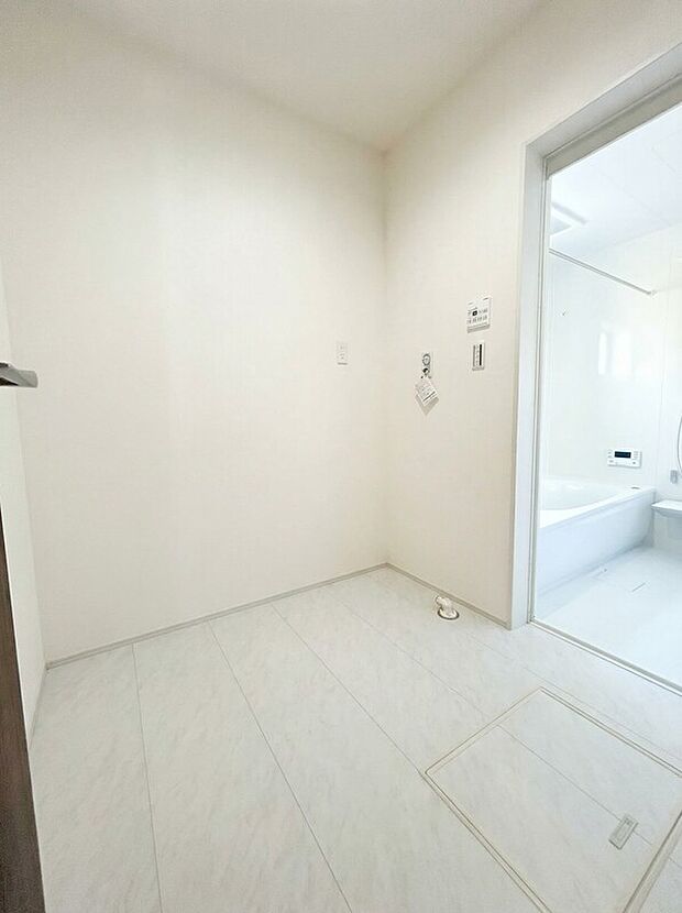 【ランドリールーム】同社施工例写真※実際の色・仕様とは異なります。