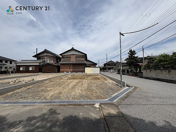 【前面道路】駐車はゆったりと２台可能！