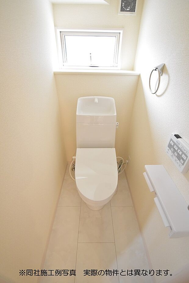 【トイレ】1階2階ともに温水洗浄便座付きのトイレです!同社施工例写真 色・仕様は実際の物件とは異なります。