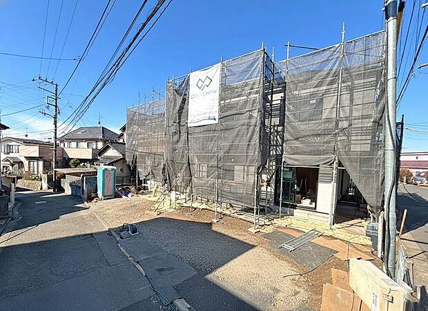 光と風が行わたる開放感あふれる邸宅　春には気持ちの良いそよ風、冬には朝の暖かな光　季節の移り変わりを感じる暮らしを実現