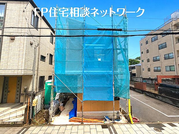 光と風が行わたる開放感あふれる邸宅　春には気持ちの良いそよ風、冬には朝の暖かな光　季節の移り変わりを感じる暮らしを実現
