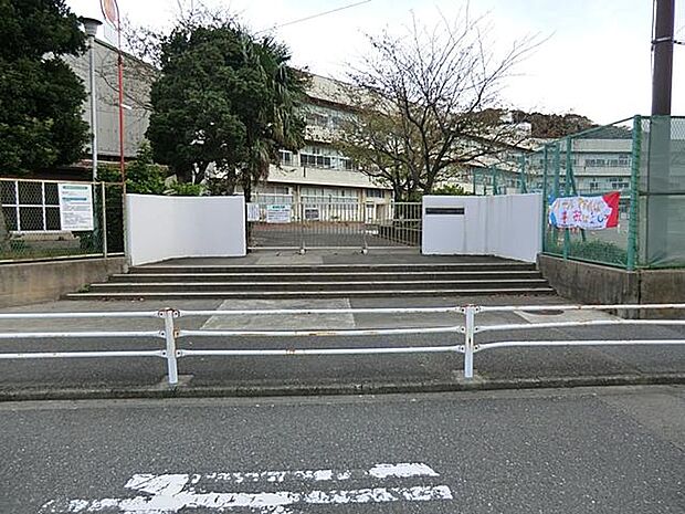 横浜市立釜利谷東小学校(約870m)